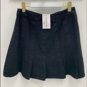 Black pleated denim skirt by LeLis